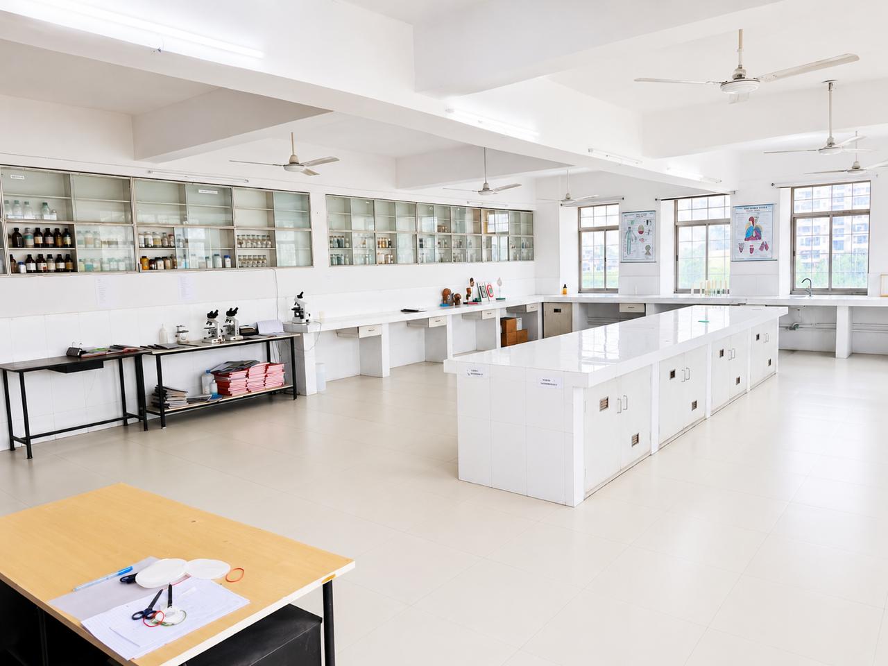 BIOLOGY LAB